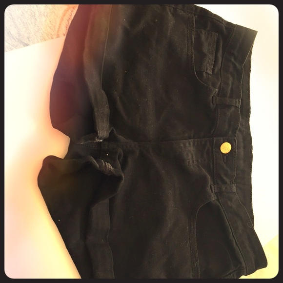 Black denim H&M shorts - Picture 1 of 3